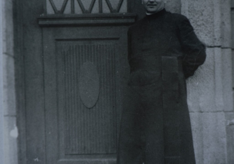 O. Liguda jako kapelan w szkole urszulanek w Poznaniu